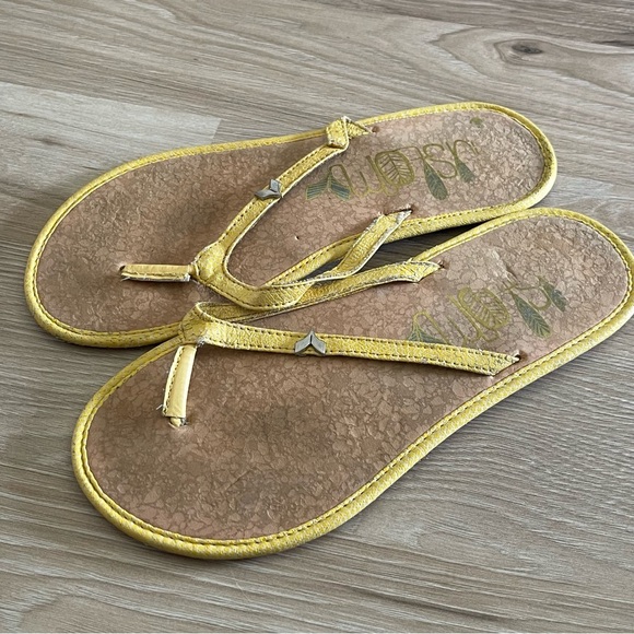 Yellow Sandals - Picture 2 of 4